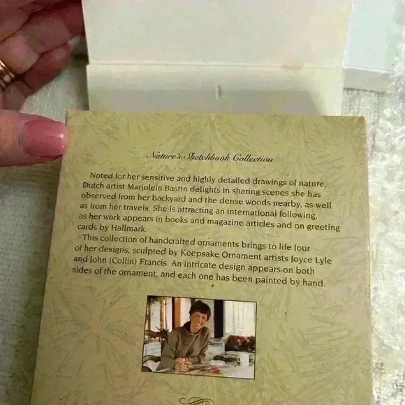 Hallmark‎ 1995 Violets and Butterflies ornament - Picture 8 of 8